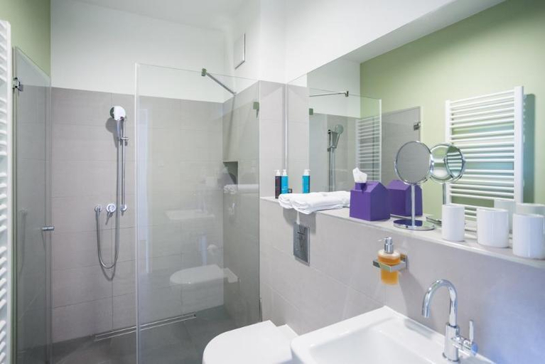 Bathroom 5, The Circus Apartments Berlin, Berlin