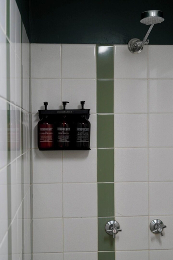 Bathroom 4, O'Shea's Royal Hotel, Goondiwind