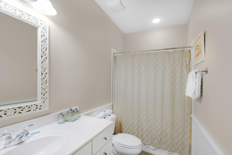 Bathroom, Magnolia Cottage, Walton