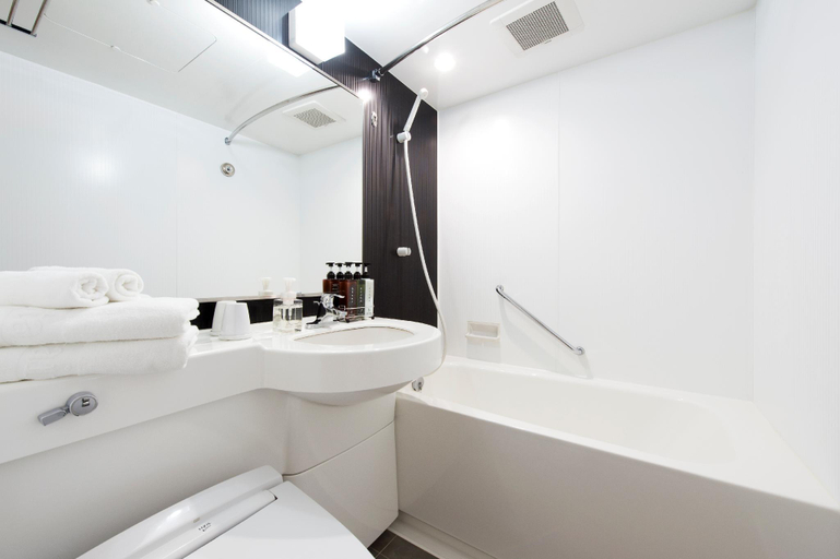 Bathroom 10