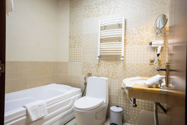 Bathroom 5, Panorama Lisi Grand Hotel, Tbilisi