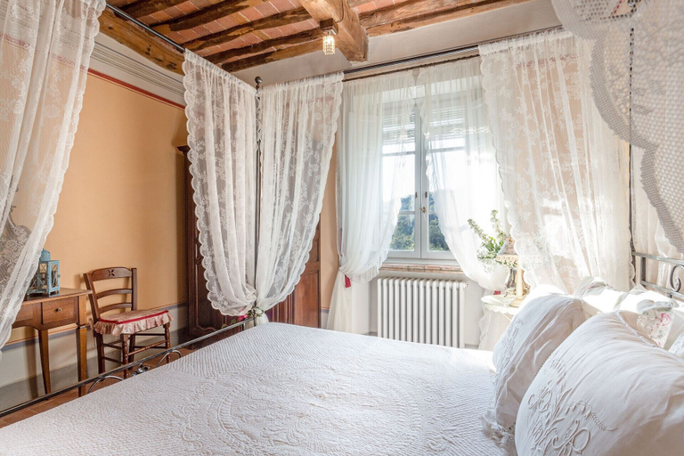 Room 4, Villa Querciabella in Lucca, Lucca