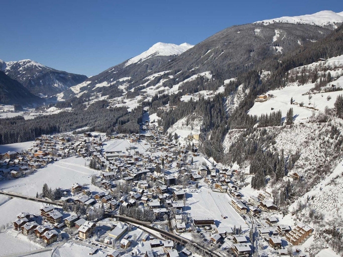 Others 4, Apartment in Neukirchen near Ski Lift, Zell am See