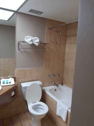 Bathroom 3, Wilderness Beach Hotel, Eden