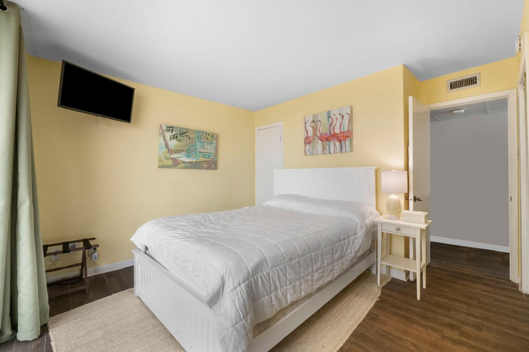 Bedroom 1, Windward 408w Edgewater, Bay