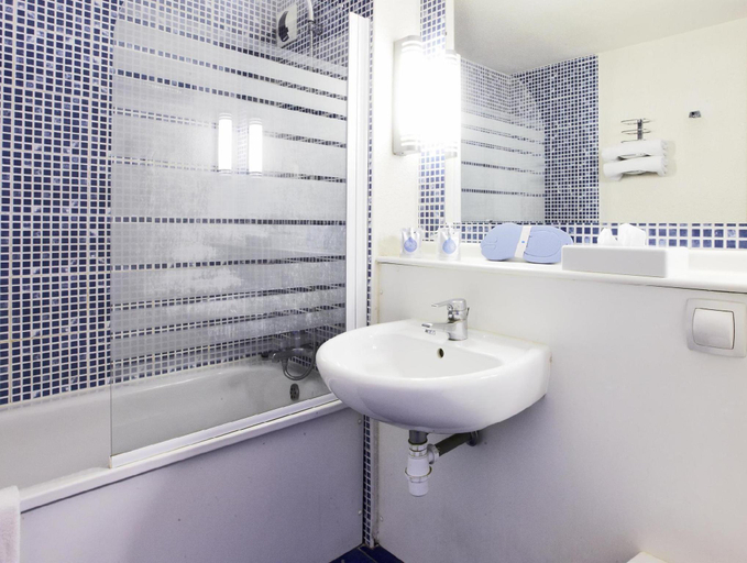 Bathroom 2, Comfort Hotel Rungis - Orly, Val-de-Marne