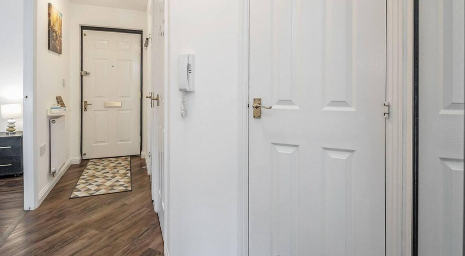 Others 4, 2 Bed Apartment Sleeps 5 - Wifi, Free Parking, Thurrock
