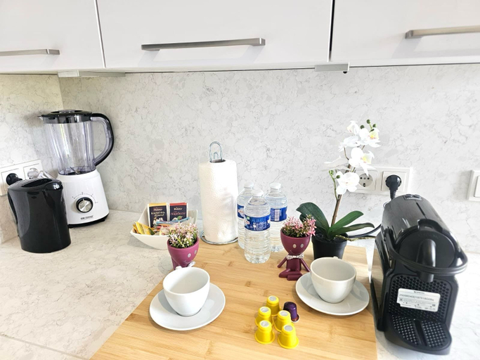 Others 3, Stylish 3 BR with 2 terraces and parking, Luxembourg