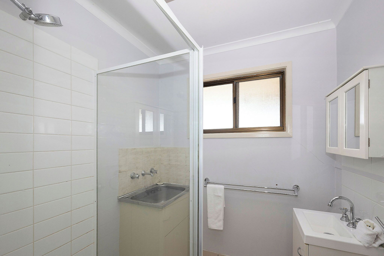 Bathroom 4, Reflections Burrinjuck Waters - Holiday Park, Yass Valley