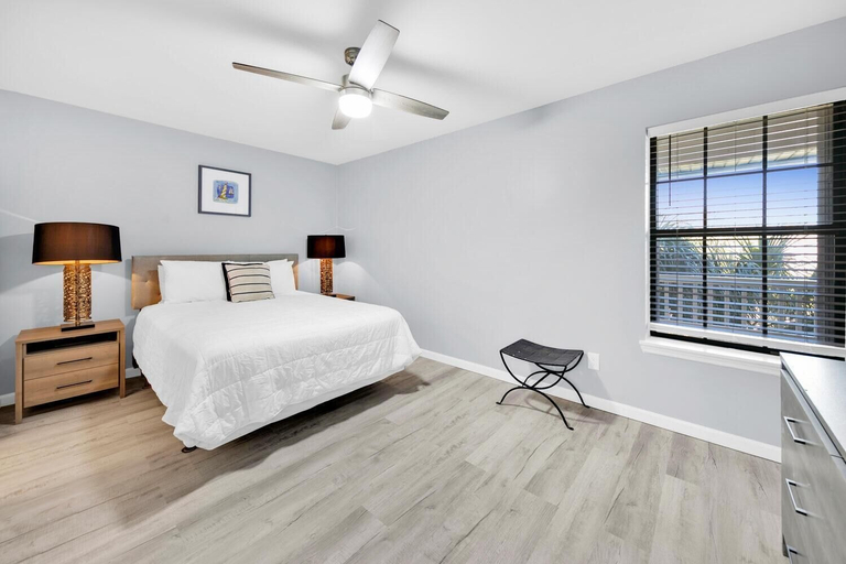 Bedroom 3, Horizon South 54-303, Bay