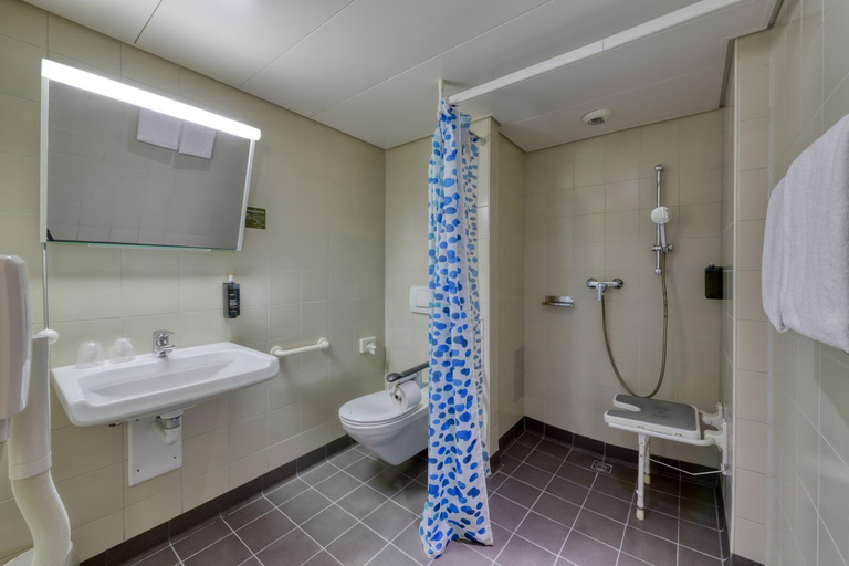 Bathroom 4, ibis Zurich City West, Zürich