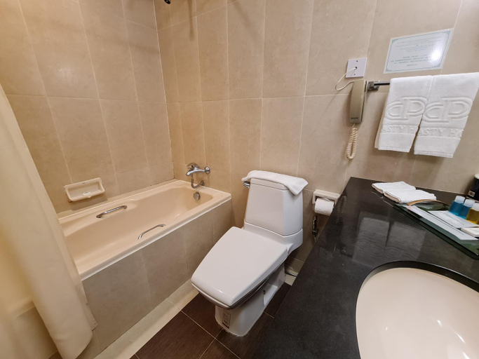 Bathroom 4, Dynasty Hotel, Miri
