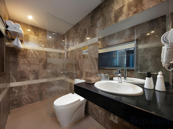Bathroom 5, Dana Agena Bantiq Hotel, Da Nang