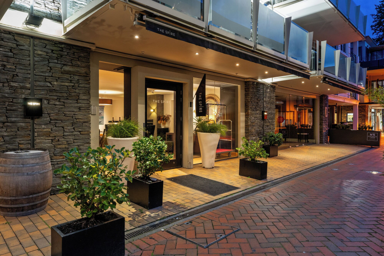 Exterior & Views