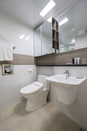 Bathroom 5, GL City Hotel Incheon Airport, Jung