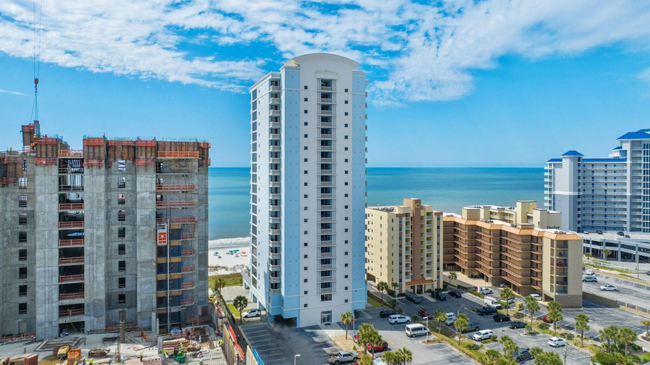 Exterior & Views 2, Colonnades 1402, Baldwin