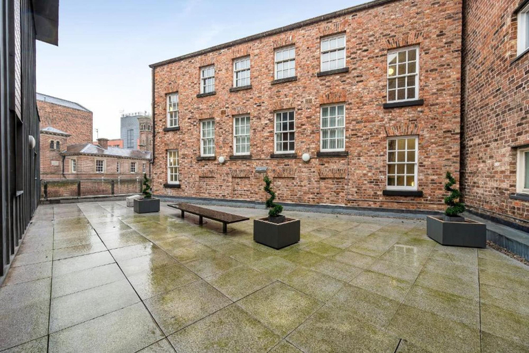 Room 4, Host Stay Campbell Sq Roof Terrace Apt, Sefton
