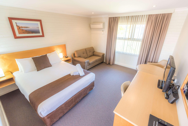 Bedroom 3, Hospitality Carnarvon, SureStay Collection by Best, Carnarvon