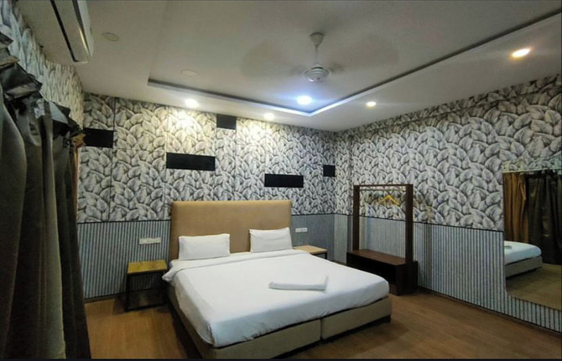 Others 4, I Suites, Pune