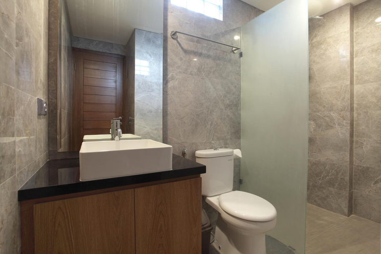 Bathroom 14