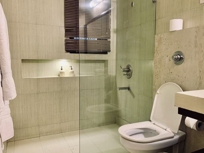 Bathroom 12