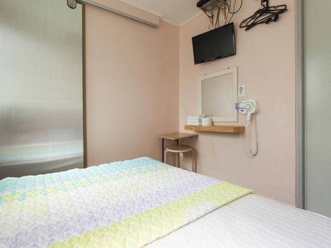 Bedroom 17