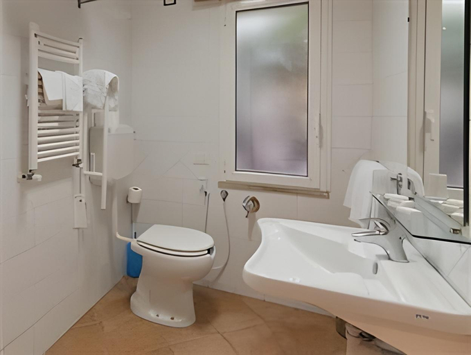 Bathroom 3, Hotel Ping Pong, Rome