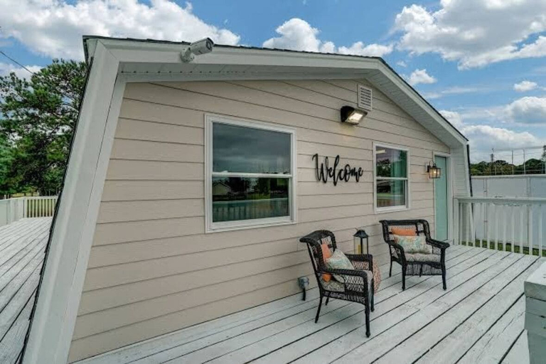 Others 5, Dockside Inn, Middlesex