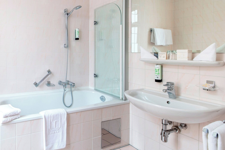 Bathroom 4, Hotel City Central, Wien