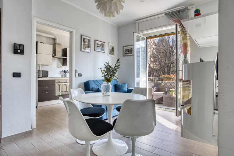 Others 3, Delightful flat with balcony, Milano