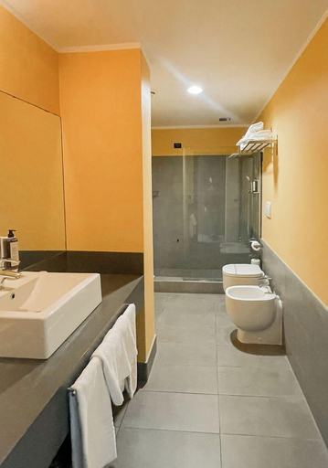 Bathroom 5, Hotiday Arenzano Pineta, Genova