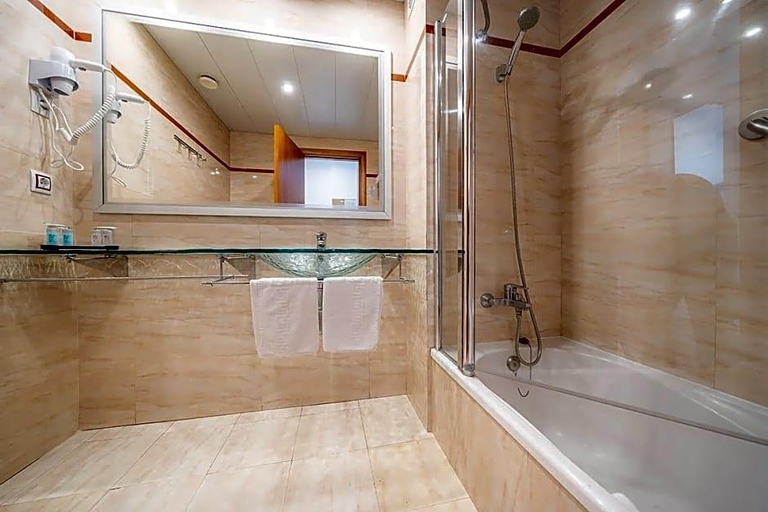 Bathroom 5, Blaucel, Girona