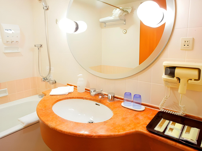 Bathroom 10