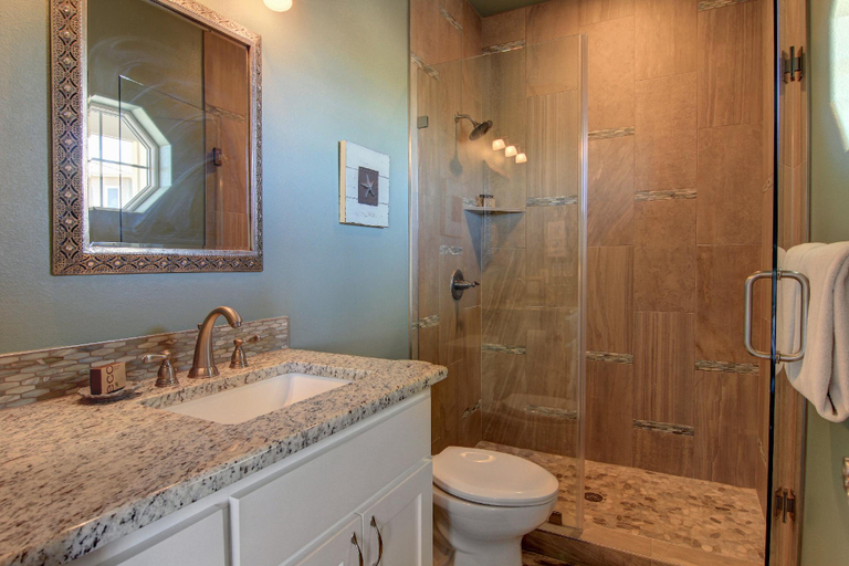 Bathroom 4, Itll Do, Nueces