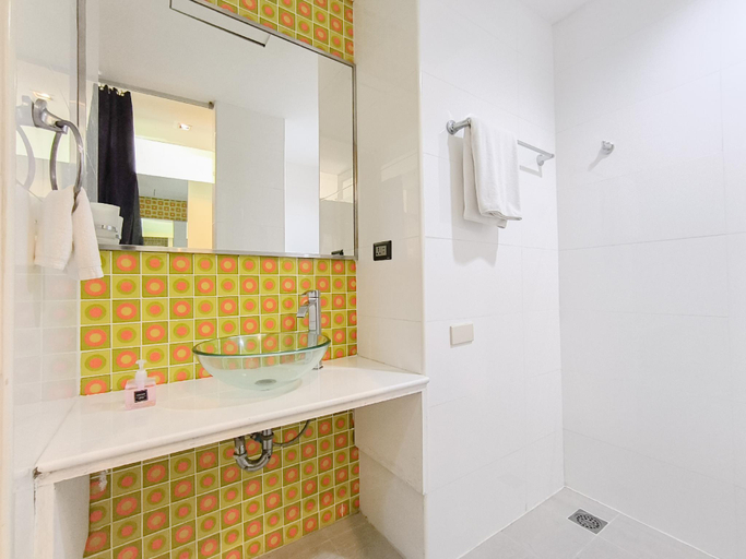 Bathroom 15