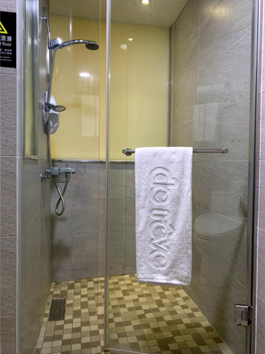 Bathroom 4, de reve Express Hotel, Chiayi City