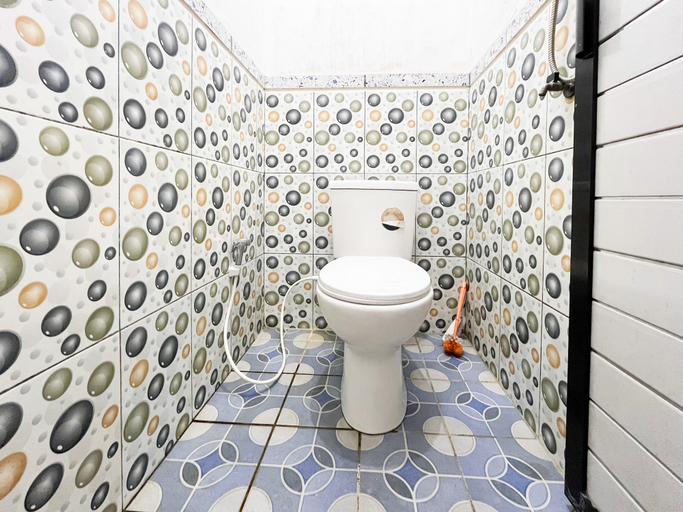Bathroom 3, Labella Homestay 2 Syariah RedPartner near 0 KM Dieng, Wonosobo