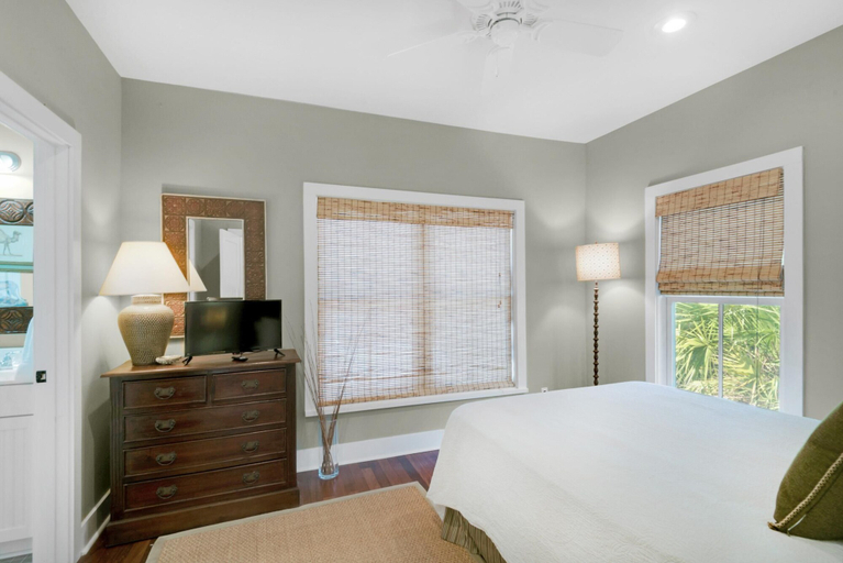 Bedroom 1, Magnolia Cottage, Walton