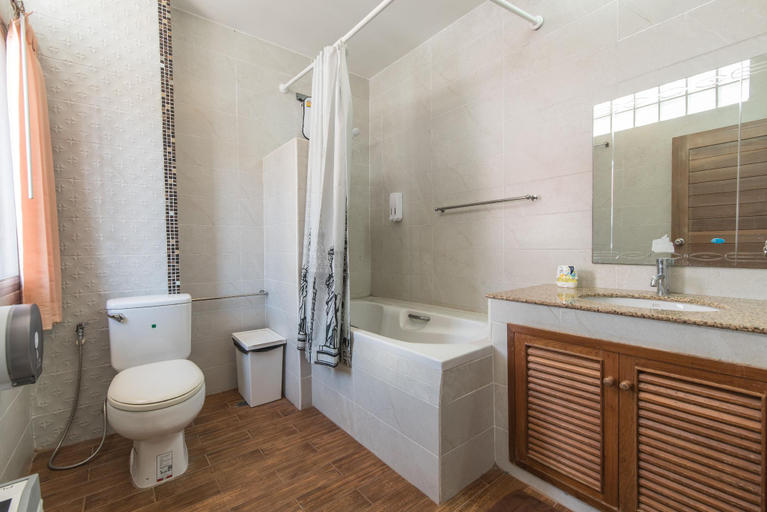 Bathroom 11