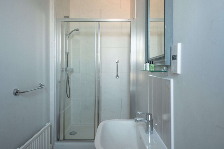 Bathroom 3, Strathmore Hotel, Lancashire