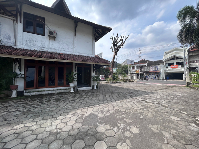Exterior & Views 2, Hotel Limaran 1, Yogyakarta