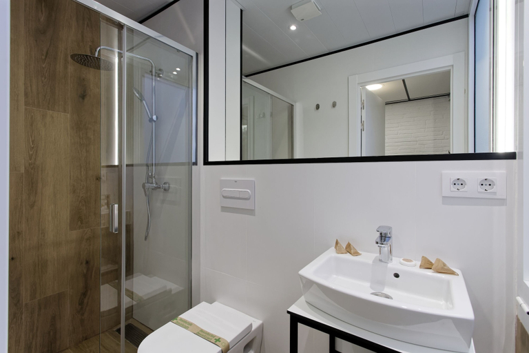 Bathroom 4, Fontanella Green House, Barcelona