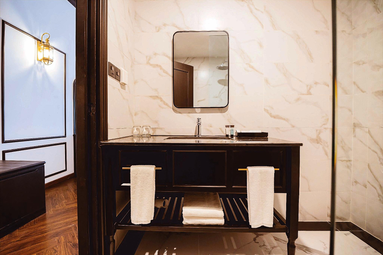 Bathroom 16