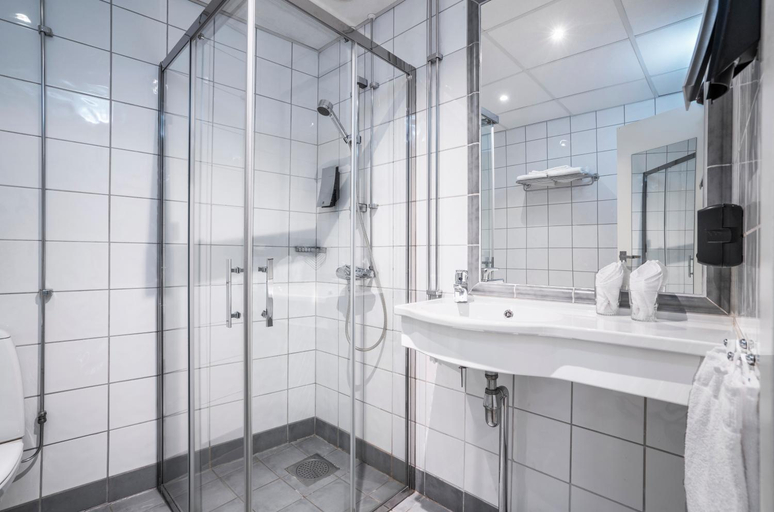 Bathroom 4, Thon Hotel Lillestrøm, Skedsmo