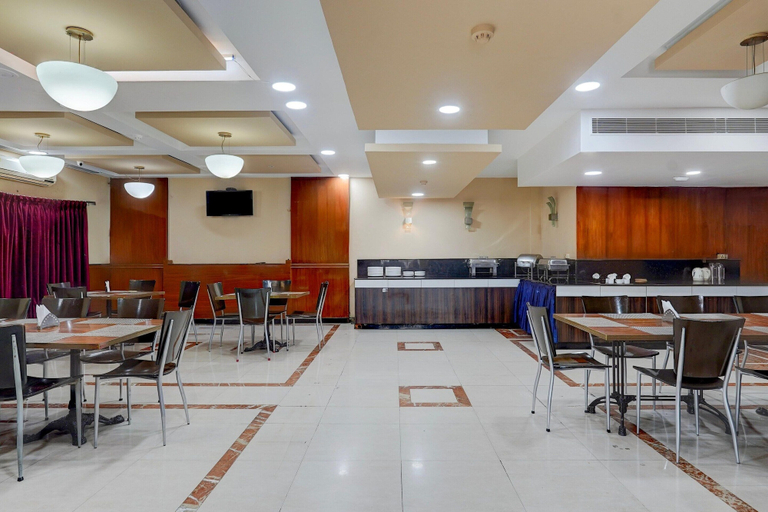 Dining 3, Super Townhouse Koyambedu Royal Plaza, Chennai