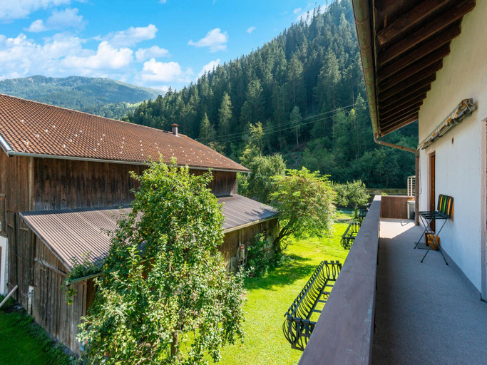 Others 2, Apartment in Tyrol with Ski Boot Heaters, Landeck