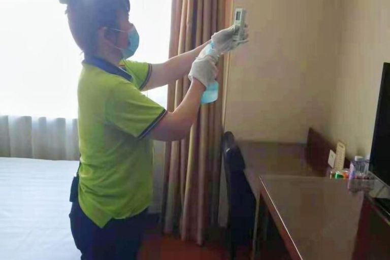 Bedroom 3, Regal Hotel (Jiamusi Railway Station Department Store), Jiamusi
