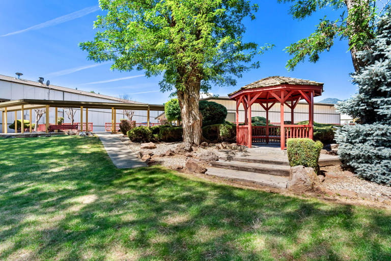 Exterior & Views 2, Best Western Miner's Inn, Siskiyou