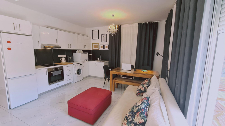 Room 4, 98 LIM - Stay W Apartment