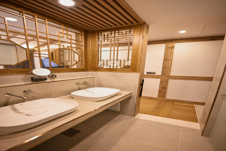 Bathroom 14